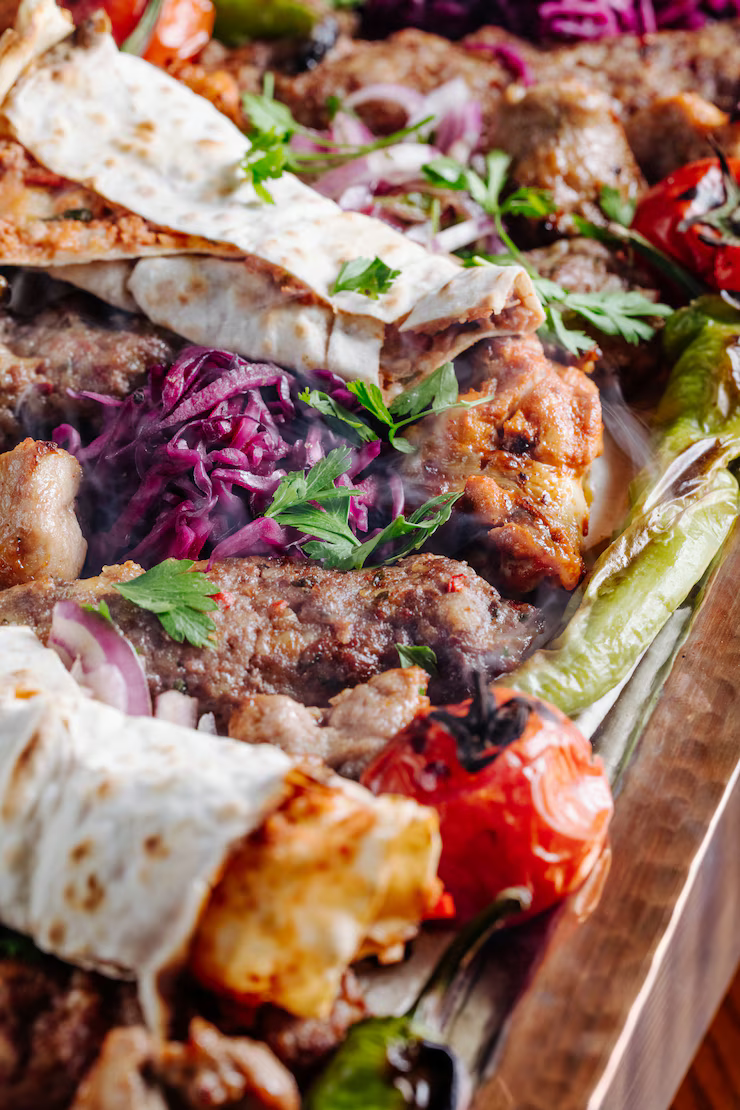 mixed grilled foods with meat vegetables_114579 3152